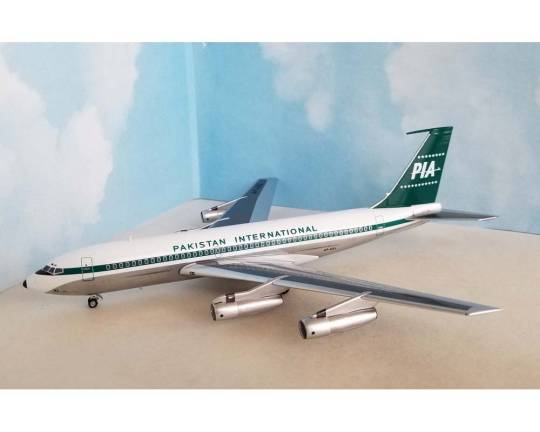 AeroClassics AC211186A 1:200 Pakistan International B720 AP-AXL